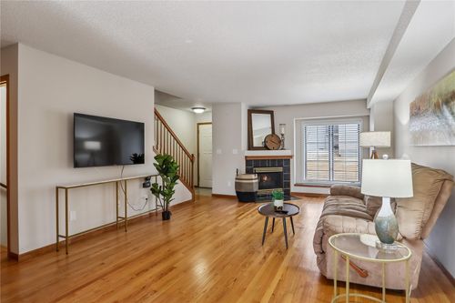 1929 Earl Rd, Iowa City, IA, 52246-4331 | Card Image