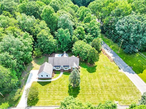 511 Brookwood Dr, Statesville, NC, 28677-6070 | Card Image