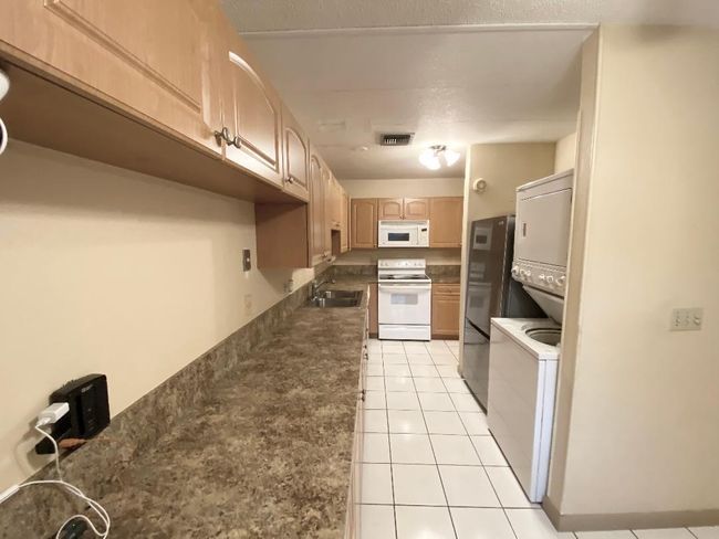 APT-104 - 1111 Lemon Tree Ter, Condo with 2 bedrooms, 2 bathrooms and null parking in Delray Beach FL | Image 23