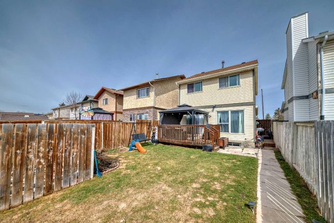 59 Castlegrove Road Ne, Home with 3 bedrooms, 1 bathrooms and 2 parking in Calgary AB | Image 36
