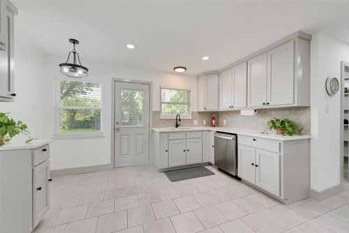 10166 San Lorenzo Dr, Dallas, TX, 75228-3337 | Card Image
