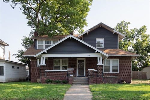 304 E 4th St, Cherryvale, KS, 67335-2105 | Card Image