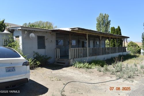 9950 Pumphouse Rd, Toppenish, WA, 98948-9750 | Card Image