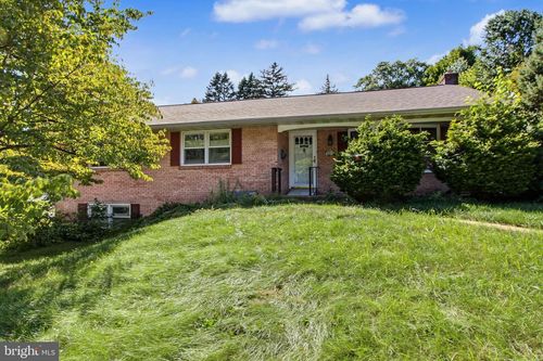 401 Penn View Dr, MILLERSVILLE, PA, 17551-2041 | Card Image