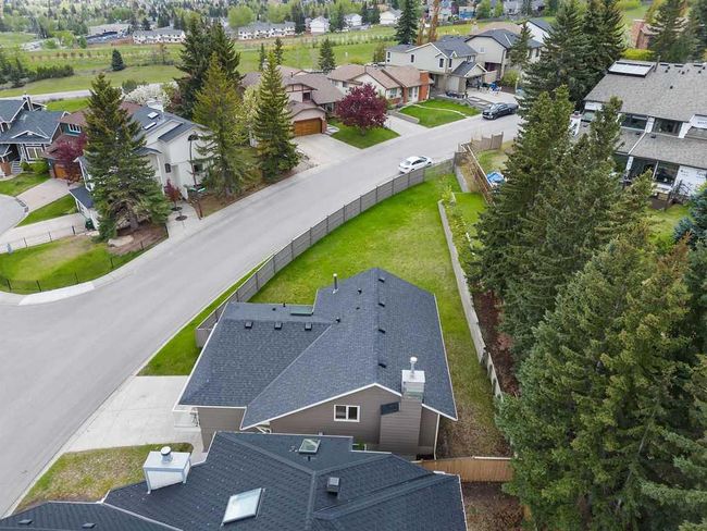76 Coach Gate Way Sw, House other with 3 bedrooms, 2 bathrooms and 4 parking in Calgary AB | Image 37