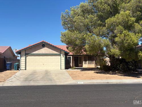 204 Barbara Ave, Ridgecrest, CA, 93555-6321 | Card Image