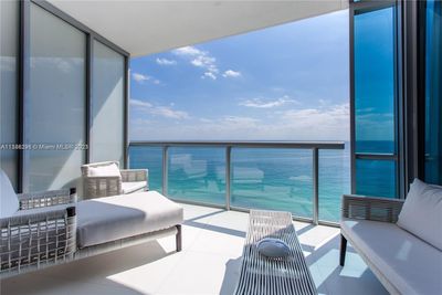 1806 - 17121 Collins Ave, Condo with 1 bedrooms, 1 bathrooms and null parking in Sunny Isles Beach FL | Image 1