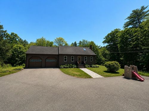 125 Main St, Raymond, NH, 03077-2327 | Card Image