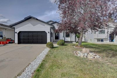 7822 Michaelis Blvd, House detached with 5 bedrooms, 3 bathrooms and 4 parking in Grande Prairie AB | Image 1