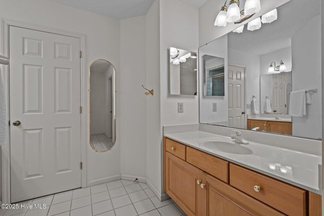 Dual Vanities | Image 20