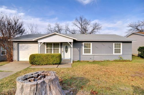 8508 Quebec Dr, White Settlement, TX, 76108-1049 | Card Image