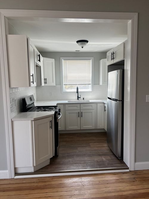 apt-2-2039 Pleasant St, Fall River, MA, 02723-3069 | Card Image