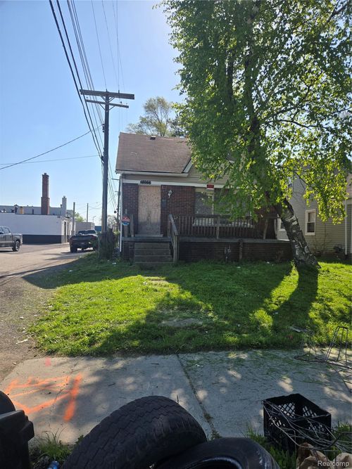 18988 Goulburn St, Detroit, MI, 48205-2145 | Card Image