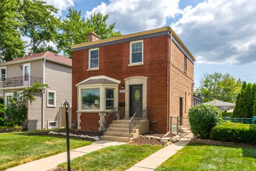 9205 Utica Ave, Evergreen Park, IL, 60805-1750 | Card Image