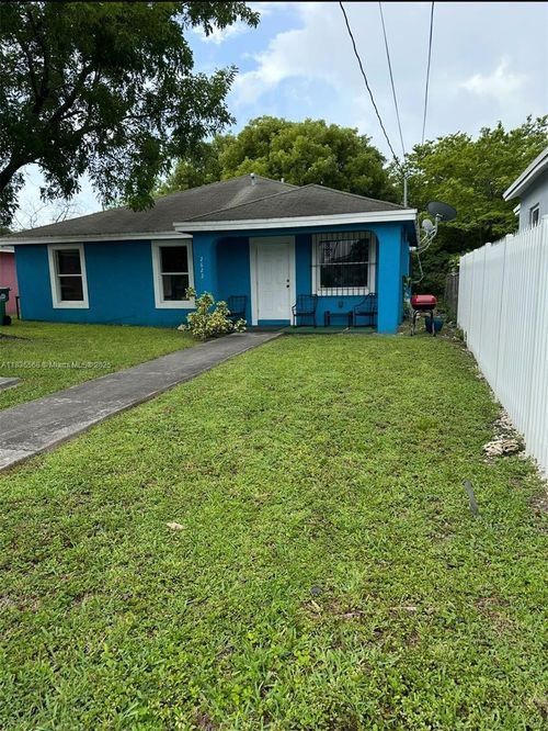 2622 Nw 47th St, Miami, FL, 33142-4656 | Card Image