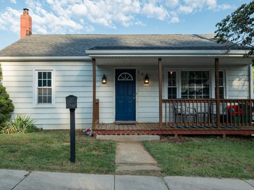 204 Lake Ave, STAUNTON, VA, 24401 | Card Image