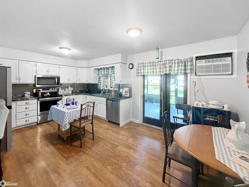 1655 Dorell Dr, Hampton, IA, 50441-7461 | Card Image