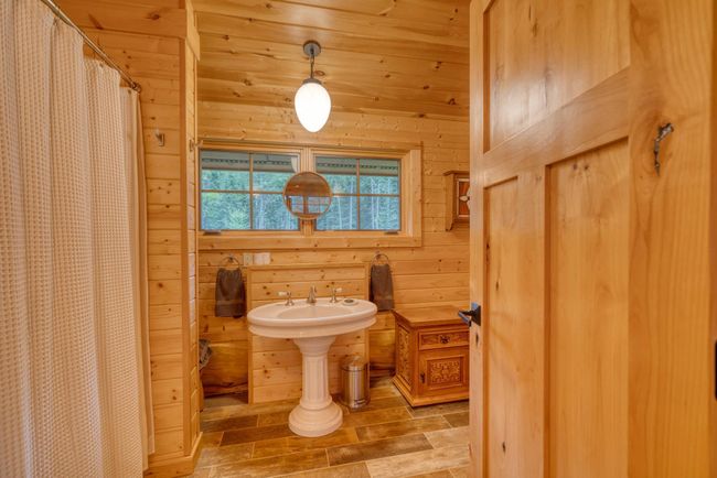 Loft Full Bath | Image 34
