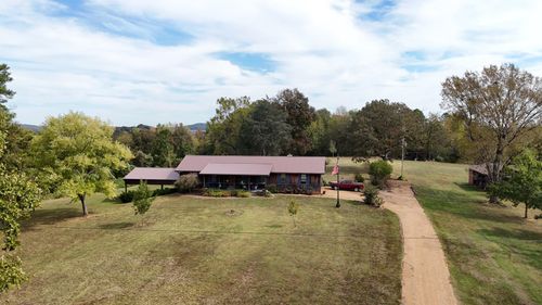 2890 Nance Bend Rd, Clifton, TN, 38425-9121 | Card Image