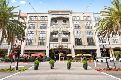 216 - Santana Row, Condo with 2 bedrooms, 1 bathrooms and 1 parking in San Jose CA | Image 1