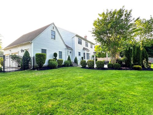 1 Ada Ln, Setauket, NY, 11733-3963 | Card Image