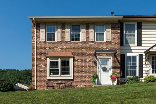 108 Essex Dr, Staunton, VA, 24401-2607 | Card Image