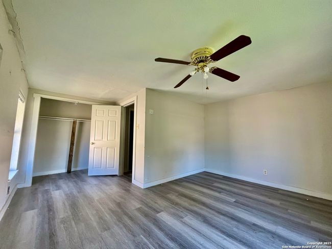 111 Fernandez Ave, House other with 3 bedrooms, 1 bathrooms and null parking in Devine TX | Image 11