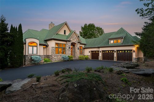 326 Summit Dr, Whittier, NC, 28789-4519 | Card Image