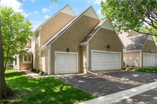 12595 Broadmoor St, Overland Park, KS, 66209-3235 | Card Image