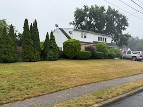 44 Iroquois Ave, Selden, NY, 11784-3815 | Card Image