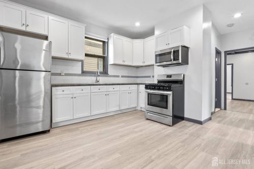 2-211 N 13th St, Newark, NJ, 07107-1226 | Card Image