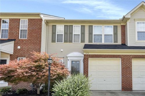 123 Ledgestone Ct, Berea, OH, 44017-3126 | Card Image