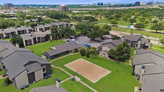 9818 Amberton Pkwy, Townhouse with 3 bedrooms, 3 bathrooms and null parking in Dallas TX | Image 31