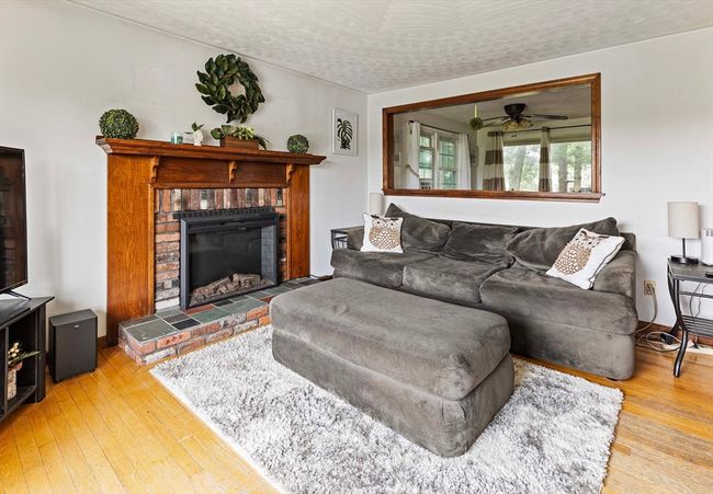 11 Trinity Ave, House other with 3 bedrooms, 2 bathrooms and 5 parking in Grafton MA | Image 8