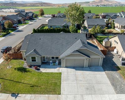 2610 Madrona Loop, Home with 5 bedrooms, 2 bathrooms and null parking in West Richland WA | Image 3