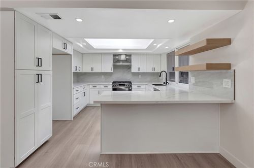 3242 Yellowtail Dr, Los Alamitos, CA, 90720-5252 | Card Image