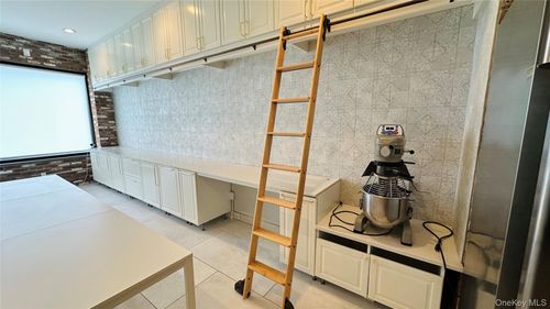 494 New Rochelle Rd, Bronxville, NY, 10708-4546 | Card Image