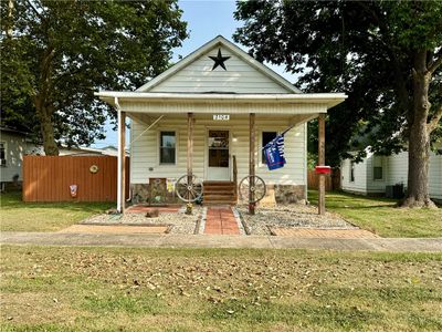 2104 Moultrie Avenue, House other with 3 bedrooms, 2 bathrooms and null parking in Mattoon IL | Image 1