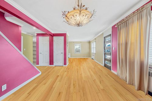 8 Sherwood Rd, Glen Cove, NY, 11542-1519 | Card Image