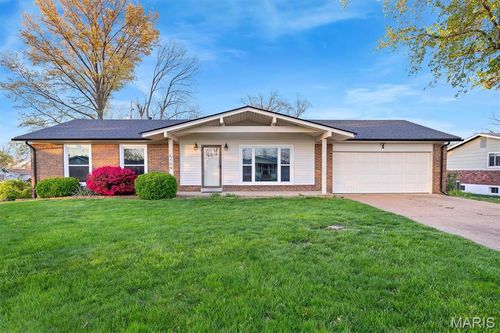 109 Timka Dr, Ballwin, MO, 63011-3740 | Card Image