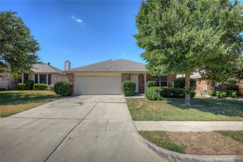 1060 Appaloosa Cir, Fort Worth, TX, 76179-2322 | Card Image