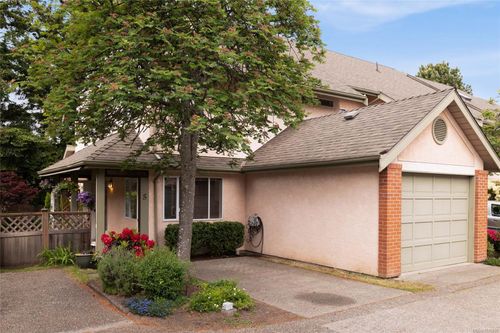 5-216 Russell St, Victoria, BC, V9A3X2 | Card Image