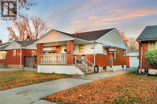 3891 Vaughan St, Windsor, ON, N9C1Z6 | Card Image