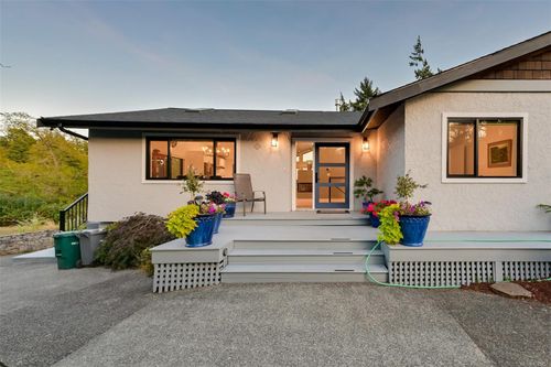 8 Woodville Pl, Victoria, BC, V9B1E6 | Card Image