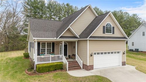 114 Meadow Stone Ln, Mount Airy, NC, 27030-6237 | Card Image