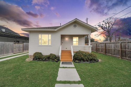 127 Amundsen St, Houston, TX, 77009-3202 | Card Image