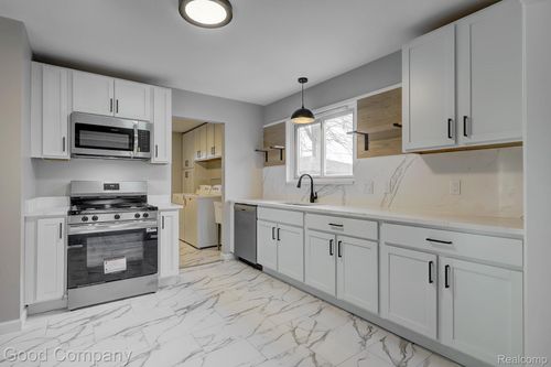 550 Roth Blvd, Clawson, MI, 48017-2414 | Card Image