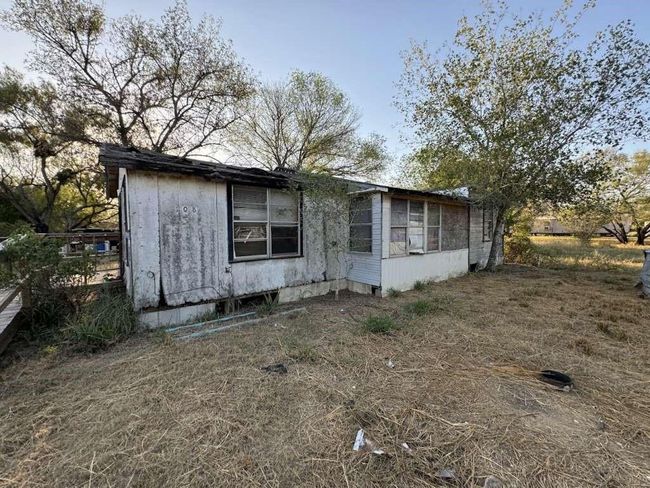 108 J Ave, House other with 2 bedrooms, 1 bathrooms and null parking in Christine TX | Image 7