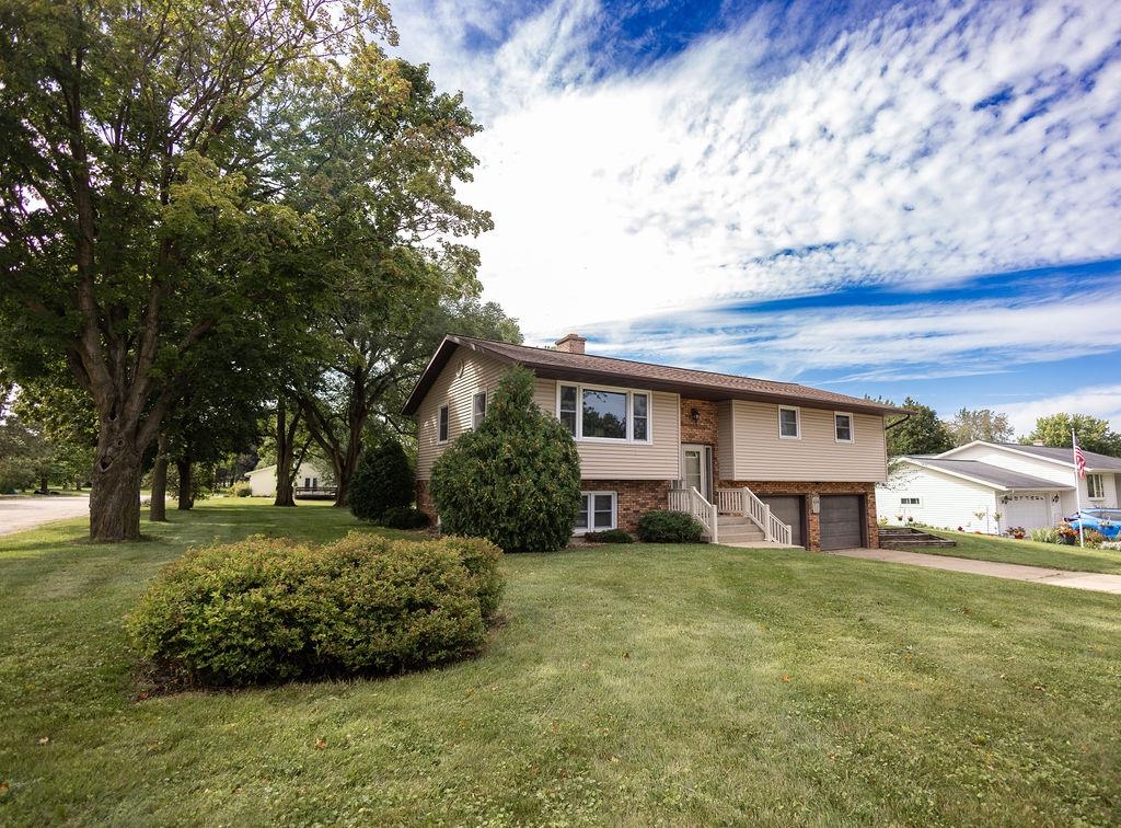 Woodview Ln, Dodgeville, WI 53533