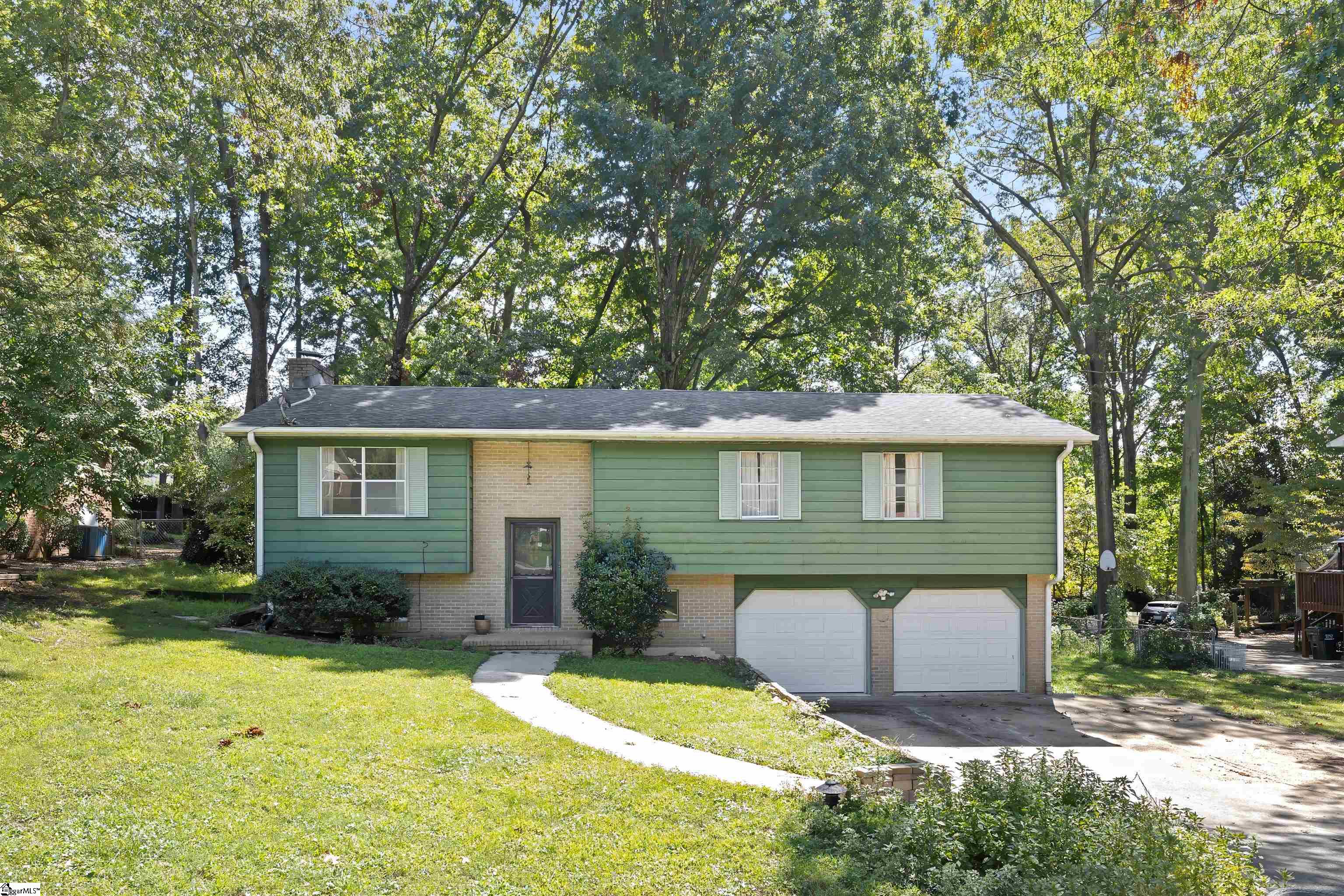 Fernwood Dr, Taylors, SC 29687